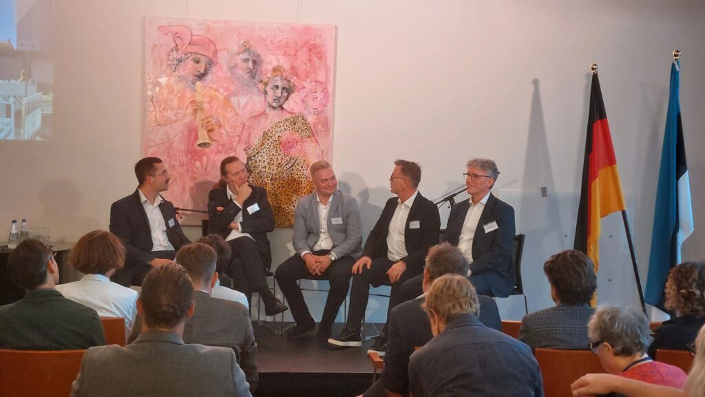 Experts discuss the future of timber construction and serial renovation at panel discussion