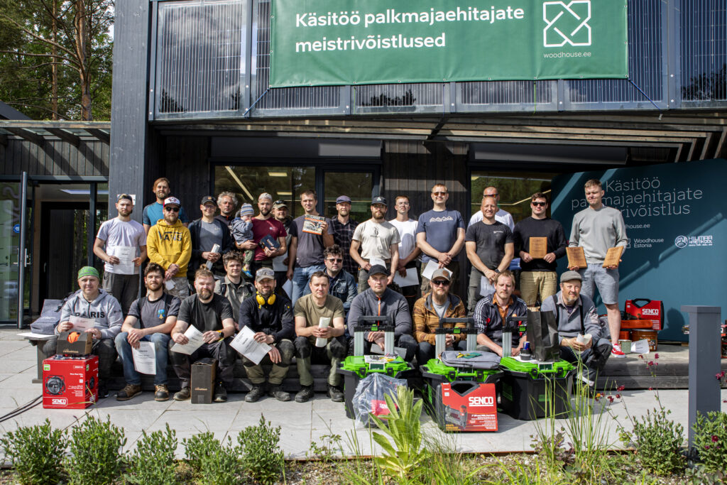 XV käsitöö palkmajaehitajate meistrivõistluse võistlejad. Foto Vladimir Levin