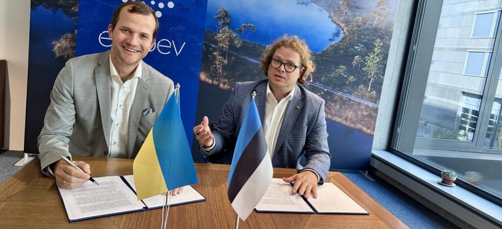 ESTDEV and Harmet signing  contract Foto: ESTDEV