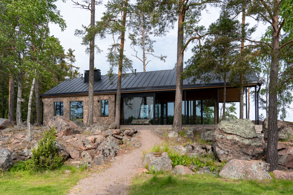 Aasta Tehasemaja 2025 konkursi "Parim eramu" võitja Finnlog OÜ - eramu Soomes. Hoone arhitekt: Arkkitehdit Sankari Oy. Foto: Finnlog OÜ