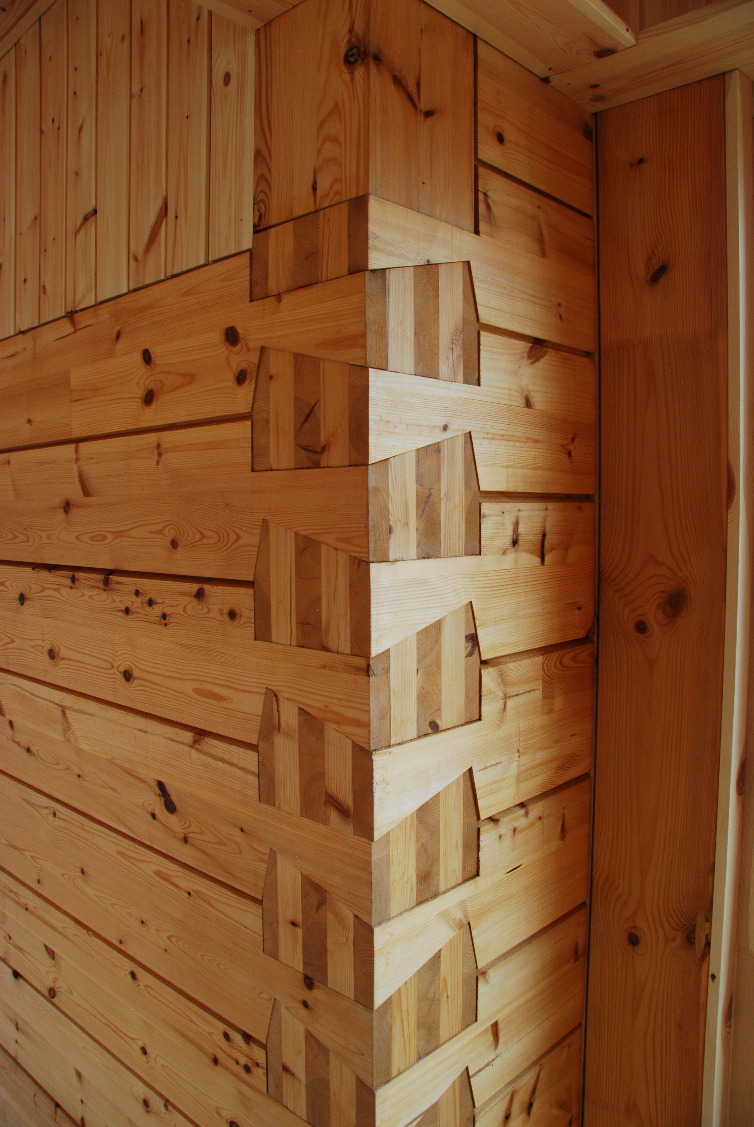 Aasta Tehasemaja 2025 konkursi “Parima masintöödeldud palkmaja eripreemia" ja Raitwoodi "Parima puidukasutuse eripreemia” võitja Estonian Log Cabins OÜ Soome Turu saarestiku suvilakompleks. Hoone arhitekt: TOTO architects by Adrian Nordgård; Lundhagem architects by Kristine Strøm-Gundersen. Foto: Tõnis Kärema