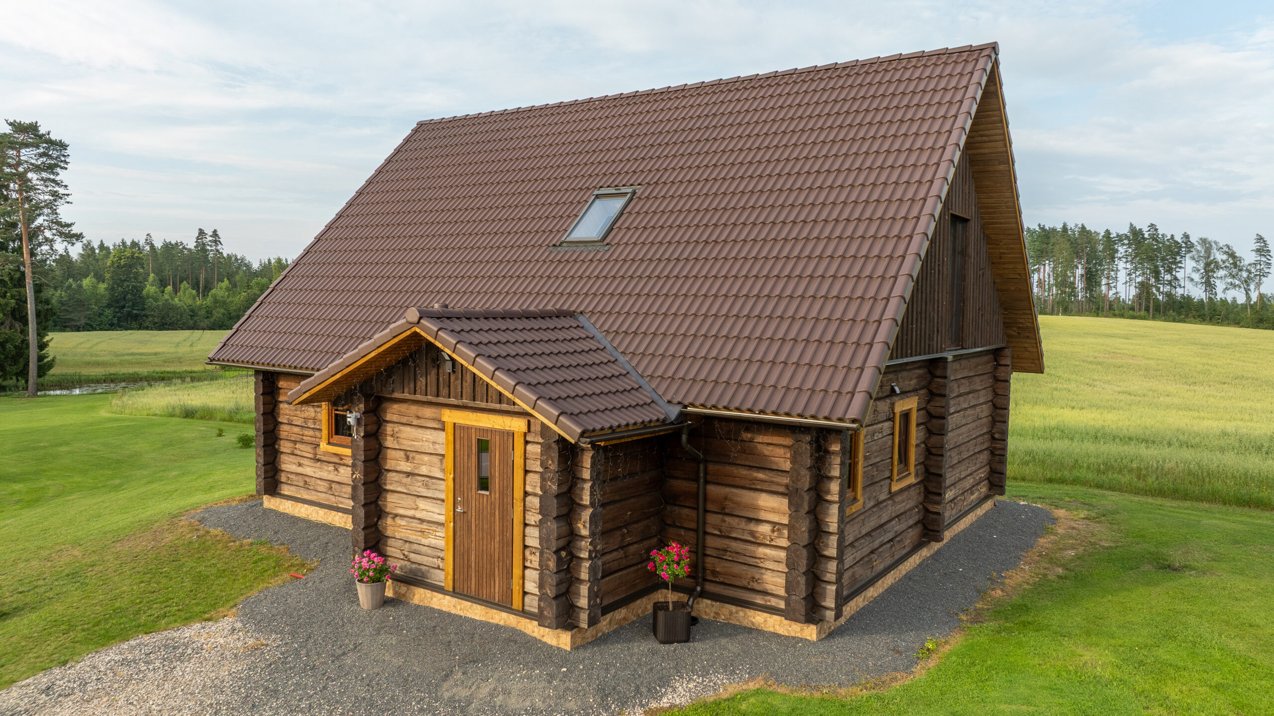 Aasta Tehasemaja 2025 - parim käsitöö palkmaja eripreemia Vipson Projekt OÜ käsitöö palkelamu Võrumaal. Arhitekt: Ragnar Palm. Foto: Aigar Nagel