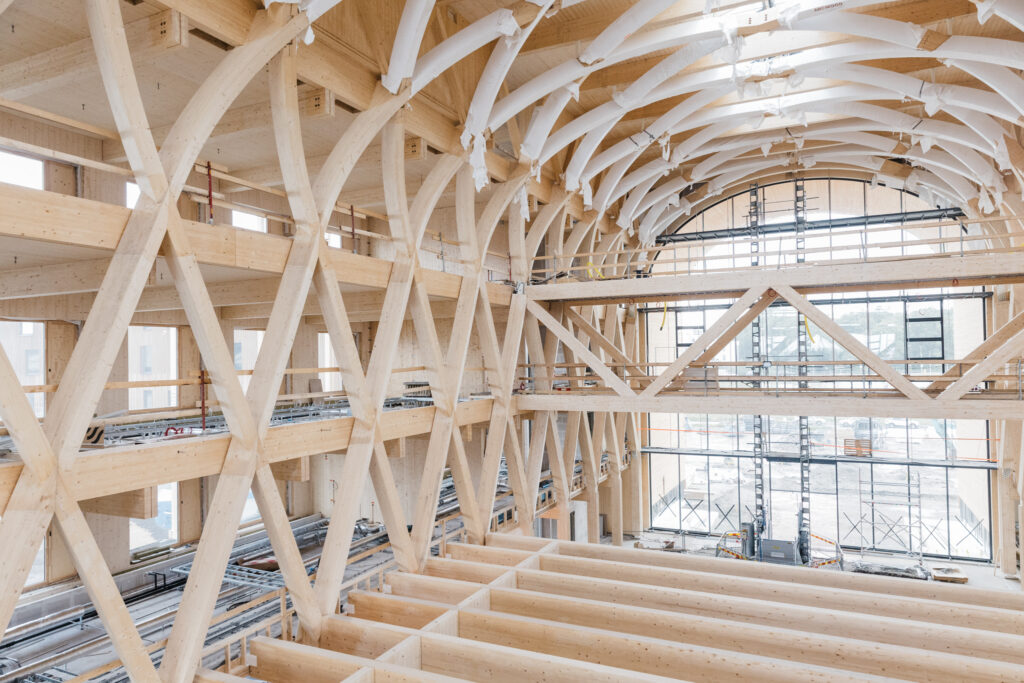 Eesti puitarhitektuuri mõjutaja – Kavakava arhitektuuribüroo. Loodusmaja sisevaade. Foto: Kristiin Elmat