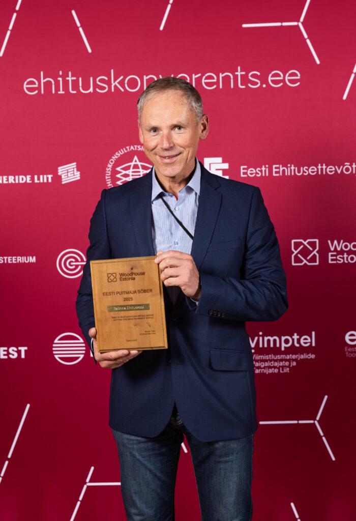 Tõnu Armulik (Tallinna Ehituskool- Eesti puitmajasõber) auhinnagalal. Foto: Meeli Küttim