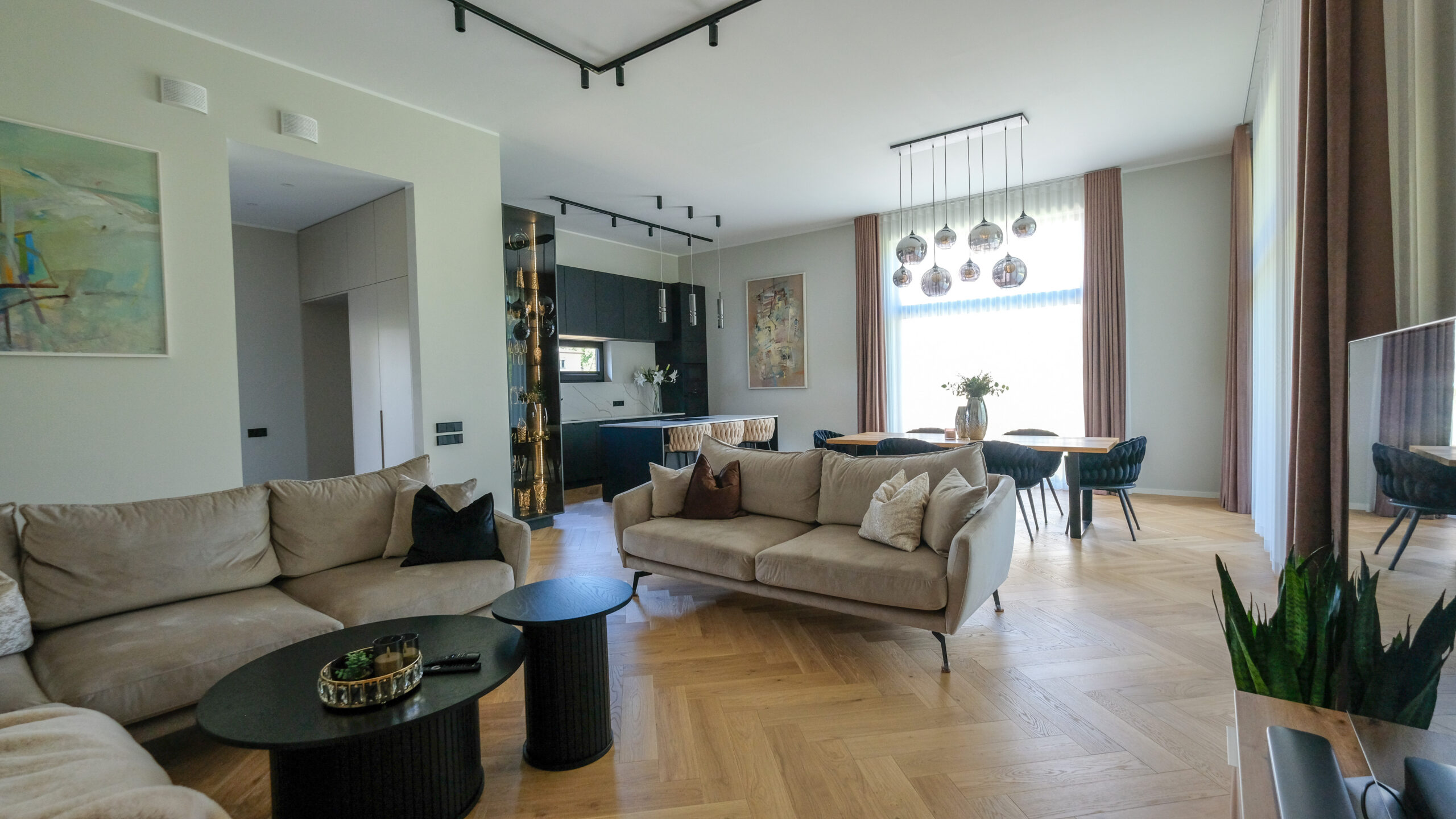 Timbeco Woodhouse OÜ elementeramu Saues. Arhitektuur: Nordwell arhitektid, Oksana Karula, Anton Anufriev Foto: Timbeco Woodhouse OÜ