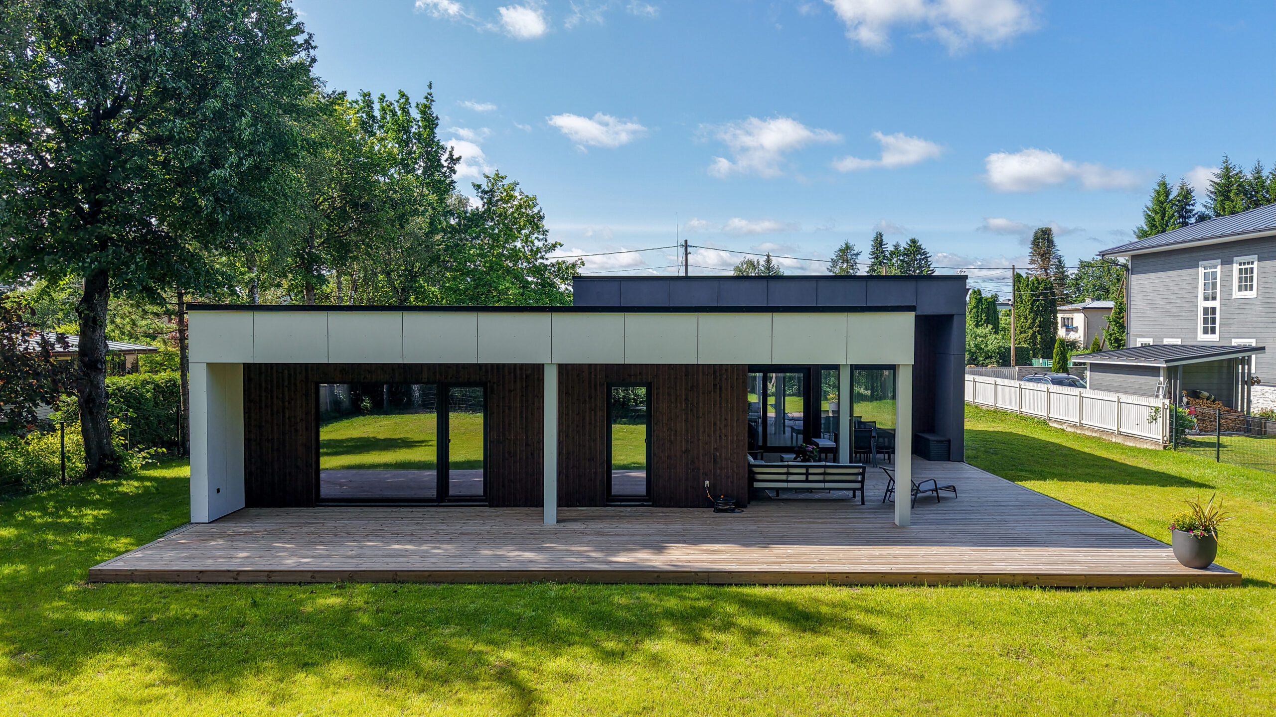 Timbeco Woodhouse OÜ elementeramu Saues. Arhitektuur: Nordwell arhitektid, Oksana Karula, Anton Anufriev Foto: Timbeco Woodhouse OÜ