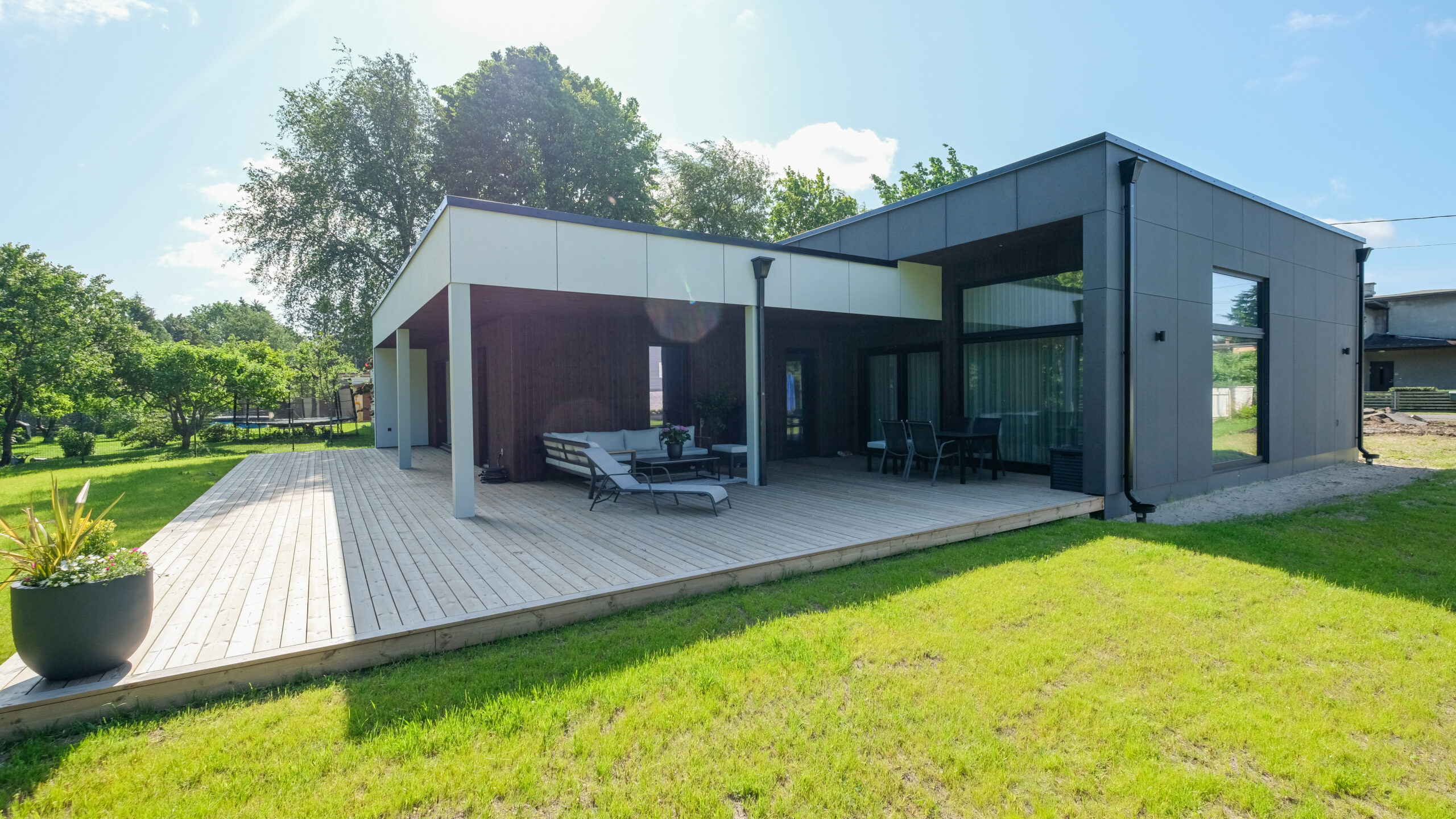 Timbeco Woodhouse OÜ elementeramu Saues. Arhitektuur: Nordwell arhitektid, Oksana Karula, Anton Anufriev Foto: Timbeco Woodhouse OÜ