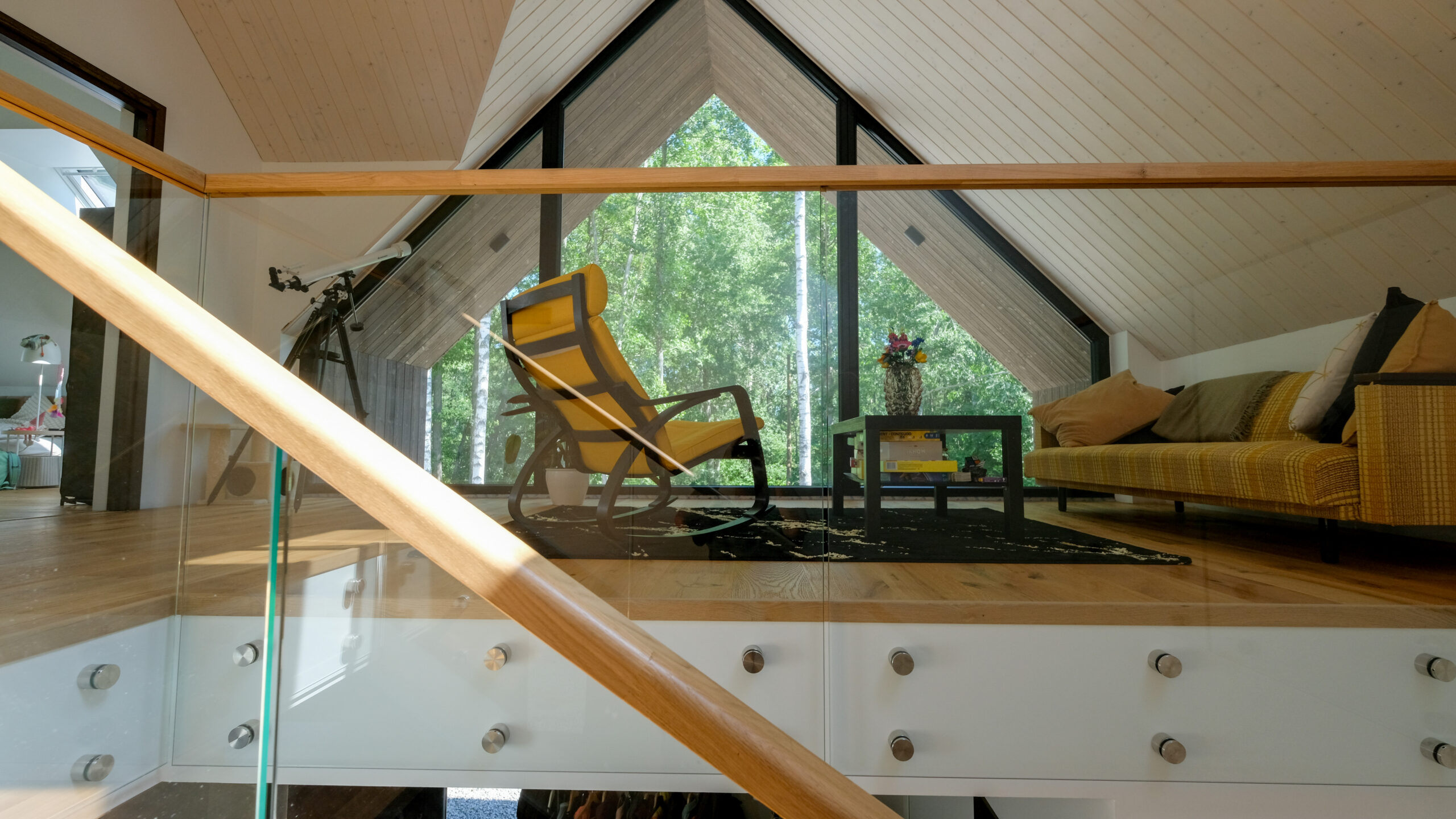 Aasta Tehasemaja 2025 - Monier parima kivikatuse eripreemia, Kyocera Fastening Solutions Estonia eripreemia ja VELUXi parima valguslahenduse eripreemia: Timbeco Woodhouse OÜ eramu Merikülas. Arhitektuur: Tempt Arhitektid, Mihkel Urmet, Daria Kizimova, Kristina Ivakhnenkova. Foto: Timbeco Woodhouse OÜ