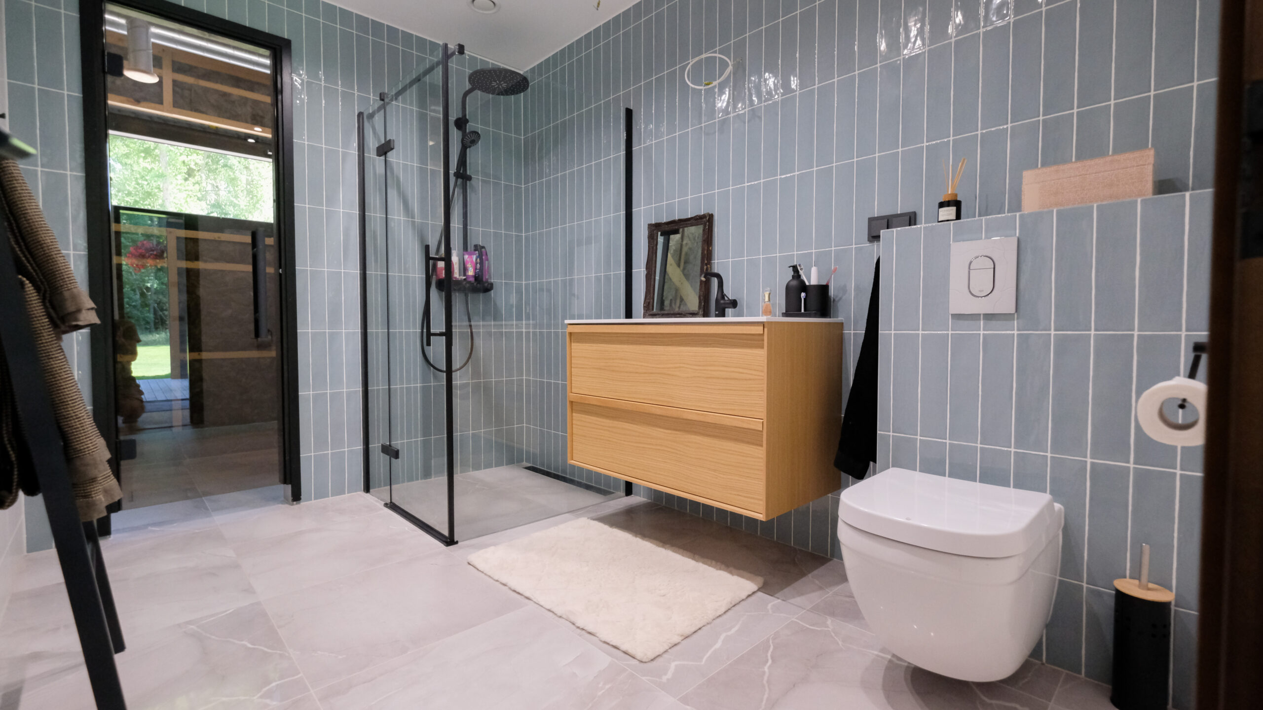 Aasta Tehasemaja 2025 - Monier parima kivikatuse eripreemia, Kyocera Fastening Solutions Estonia eripreemia ja VELUXi parima valguslahenduse eripreemia: Timbeco Woodhouse OÜ eramu Merikülas. Arhitektuur: Tempt Arhitektid, Mihkel Urmet, Daria Kizimova, Kristina Ivakhnenkova. Foto: Timbeco Woodhouse OÜ