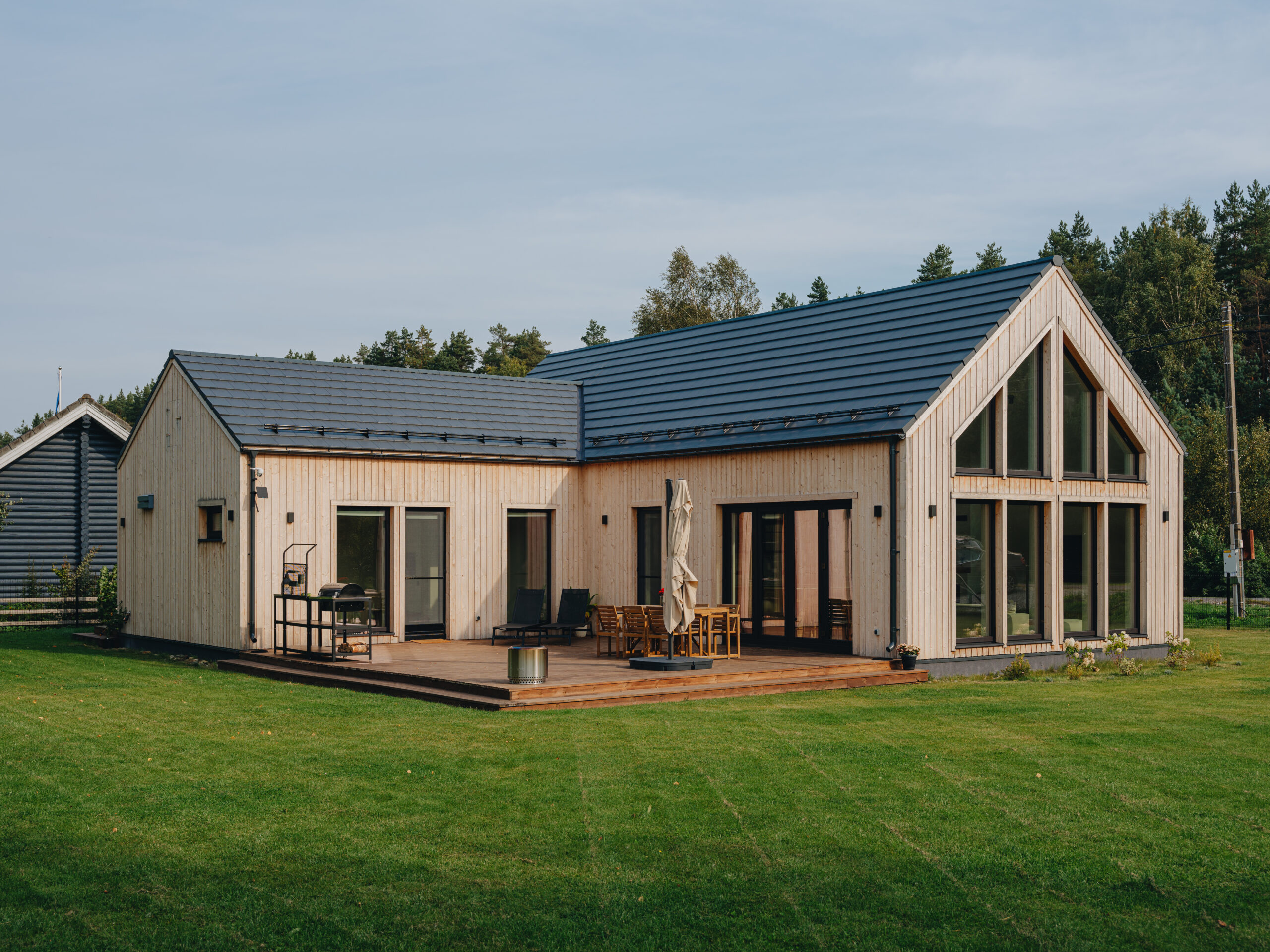 Aasta Tehasemaja 2025 - ITW Constructions’i Paslode eripreemia Soome Maja OÜ elementmaja Salmistus. Arhitekt: Kai Kuusik. Foto: Tõnu Tunnel